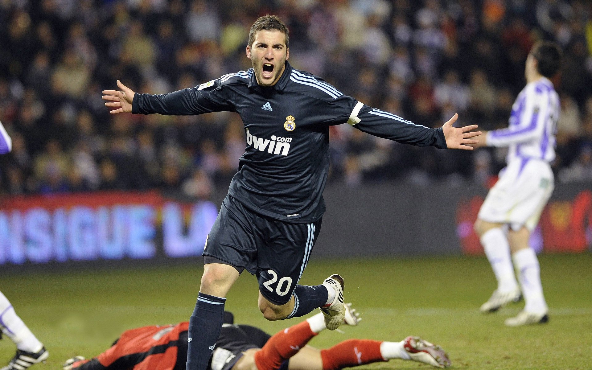 中超联赛中国青年队逆袭 球迷大呼精彩，中超青训队